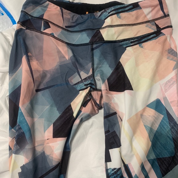 Lucy yoga tights large - Picture 4 of 5